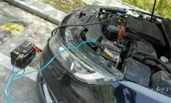 快速上门流动补胎-搭电更换电池汽车救援公司电话_汽车脱困-更换备胎-搭电-紧急送油