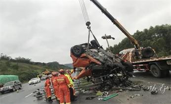 高速道路汽车车辆救援拖车/吊车/送油/搭电/补胎/充气/维修公司服务电话_高速公路道路快速24小时拖车救援服务附近公司热线电话-汽车搭电-补胎-吊车-脱困-维修-送油水-运输-开锁配钥匙