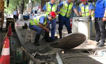 高压车疏通下水管道清理淤洗市政管道-专业吸抽化粪池淤泥污水池清掏-地漏马桶堵塞检测维修的公司电话_预约附近技师24小时上门服务电话